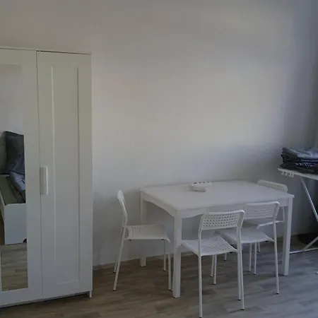Lumini Uhlandstrasse 17 *